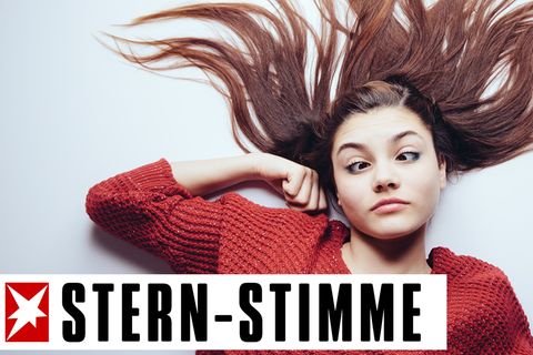 Teenagerin mit verdrehten Augen