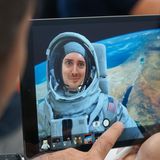 Apple-Event: Beim neuen Einsteiger-iPad sind die Ränder leicht geschrumpft. So wächst das Display von 9,7 auf 10,2 Zoll. Der Homebutton bleibt aber erhalten.