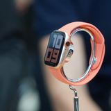 Apple-Event: Die neue Apple Watch ist optisch kaum von der alten zu unterscheiden.