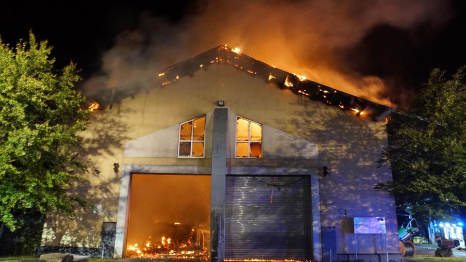 Nachrichten Deutschland Stuttgart In der Biogasanlage in der Kleinstadt ist ein Großbrand ausgebrochen