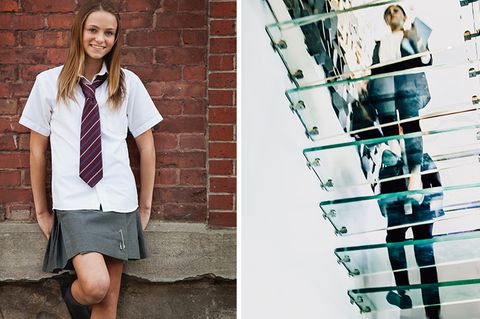 Die Änderung der Schuluniformen seien nötig, da durch die neue durchsichtige Treppe die "Sittsamkeit" gefährdet sei