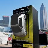 Smart EQ fortwo All Ellectric grüßt die Besucher.