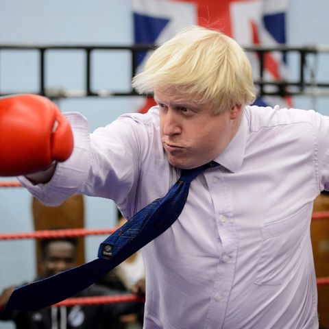 Dieses Foto entstand im Oktober 2014: Boris Johnson, damals Bürgermeister von London, kämpft mit einem Boxsack. 