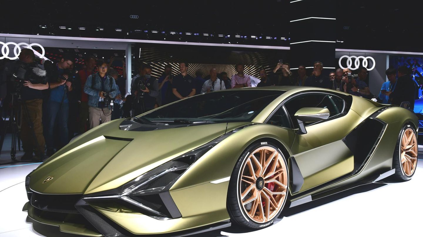 Lamborghini Sian  FKP 37 der erste Hybrid. FKP bedeutet Ferdinand Karl Piech 37 ist sein Geburtsjahr.