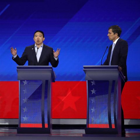 Kamala Harris (v.l.), Andrew Yang und Beto O'Rourke stritten auf der TV-Bühne