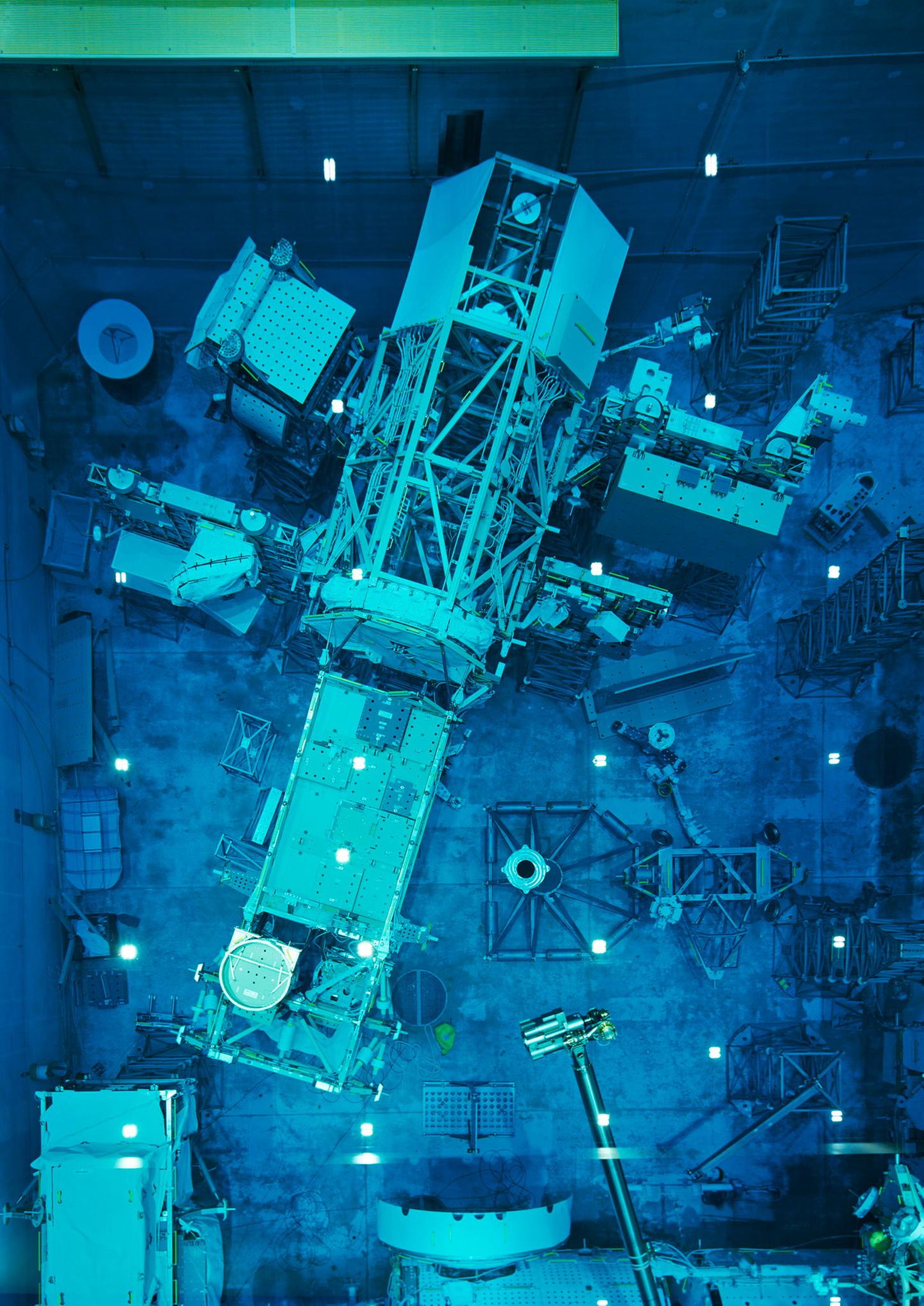 Eine bläuliche Aufnahme aus einem amerikanischen Space Center