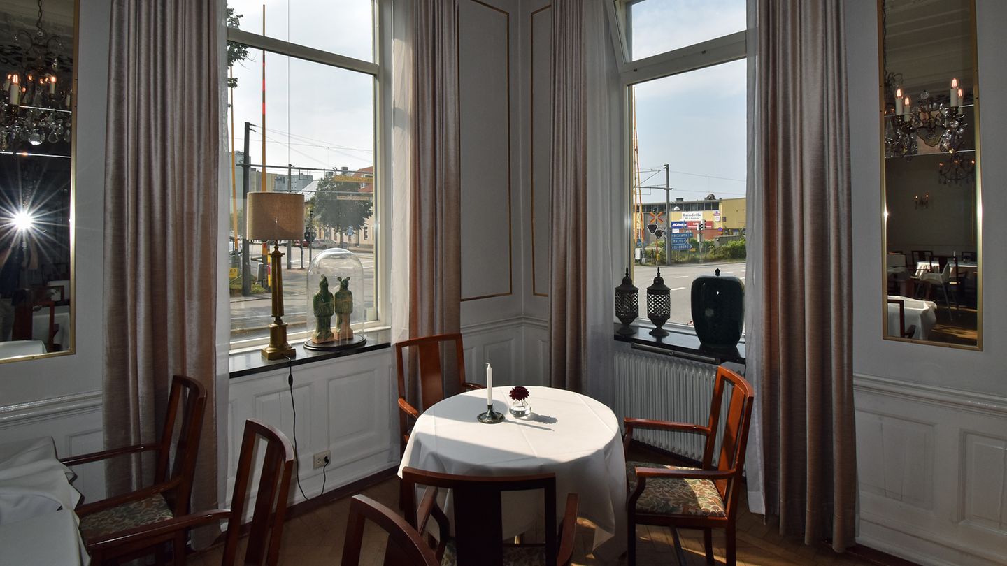 Wallanders Tisch im Hotel Continental du Sud