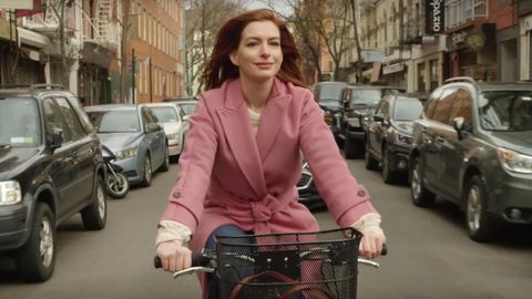 Anne Hathaway spielt eine der Hauptrollen in der neuen Amazon-Prime-Serie "Modern Love"