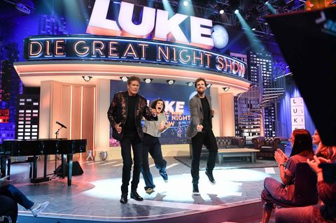 Bei der Greatnight Show tanzen Luke Mockridge, Nora Tschirner und David Hasselhoff auf der Bühne