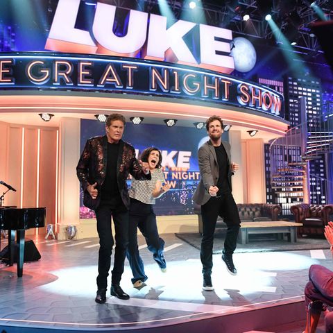 Bei der Greatnight Show tanzen Luke Mockridge, Nora Tschirner und David Hasselhoff auf der Bühne