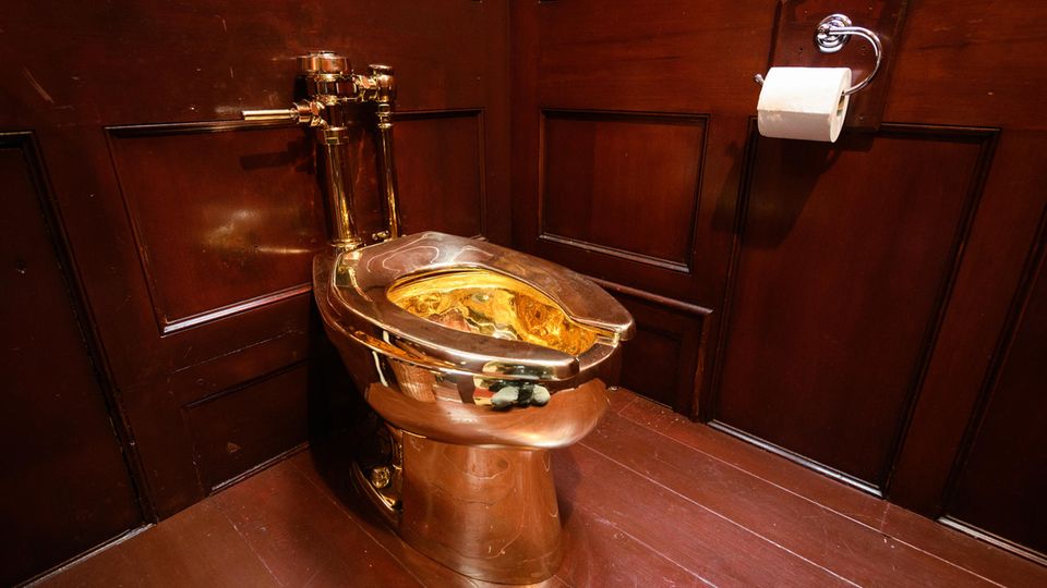 Die goldene Toilette von Maurizio Cattelan