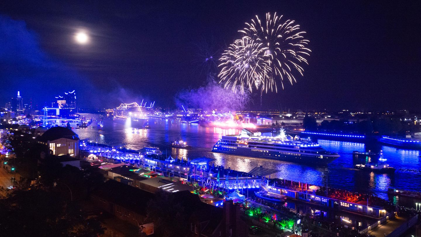 Hamburger Hafenfest: Feuerwerk