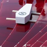 So schütteten die Demonstranten "Blut" - eine Mischung aus Rote-Beete-Saft, Kakao und Stärke - die weißen Stufen der Hafenpromenade herunter und platzierten eine weißen Sarg darin.