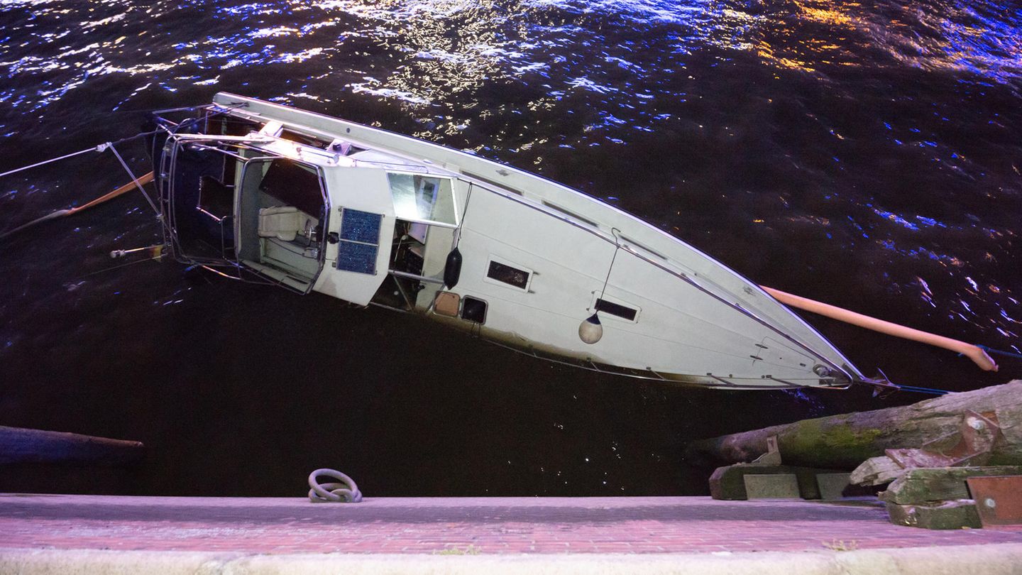 Hafenfest: Nachdem 2017 ein Kreuzfahrtschiff wegen eines verhedderten Taus in einer Schiffsschraube ausgefallen war, gab es 2019 nur einen kleinen Unfall: Ein Sportboot war mit einer der Hafenfähren kollidiert. Zum Glück wurde nur einer der acht Passagiere leicht verletzt.