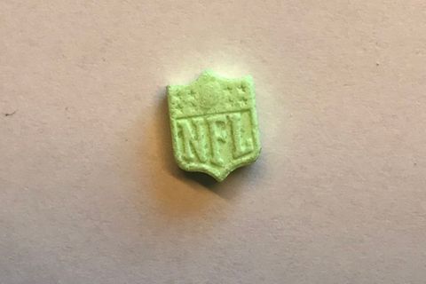 Diese grünen Tabletten wurden von der Polizei auf der Party beschlagnahmt. Nun wird geprüft, ob sie mit dem Tod in Zusammenhang stehen