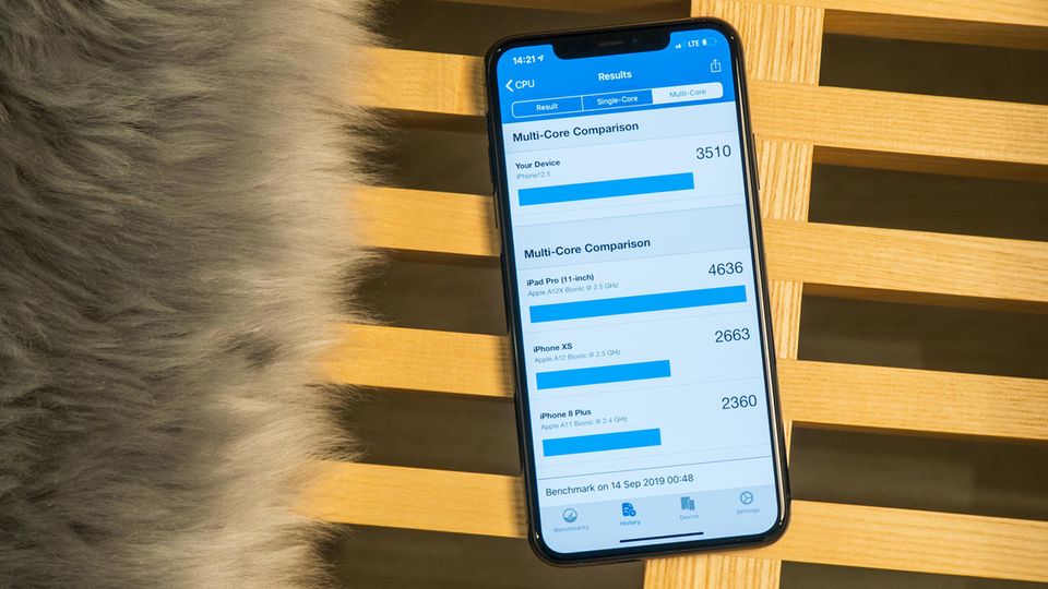In Benchmarks erreicht der A13-Chip im iPhone 11 extrem hohe Werte. Schneller ist derzeit kein Mobilprozessor.