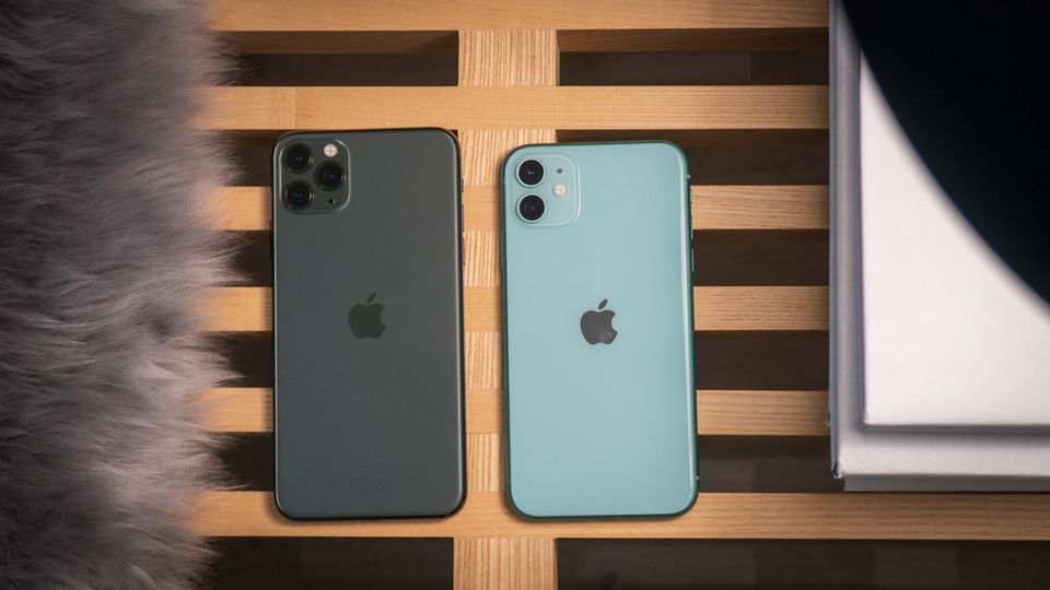 Jetzt wird's bunt: Links das iPhone 11 Pro mit drei Kameras, rechts die Standard-Variante. Links das iPhone 11 Pro mit drei Kameras, rechts die Standard-Variante.