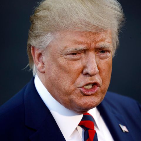 Donald Trump, Präsident der USA, spricht auf dem Südrasen des Weißen Hauses mit Journalisten