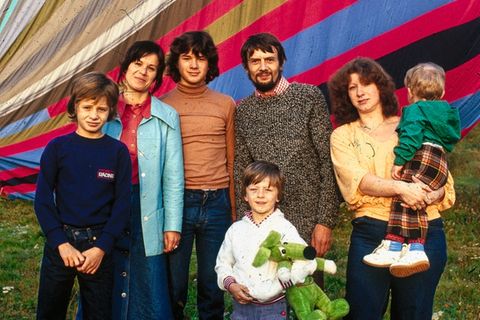 Familie Strelzyk und Wetzel mit ihrem Ballon