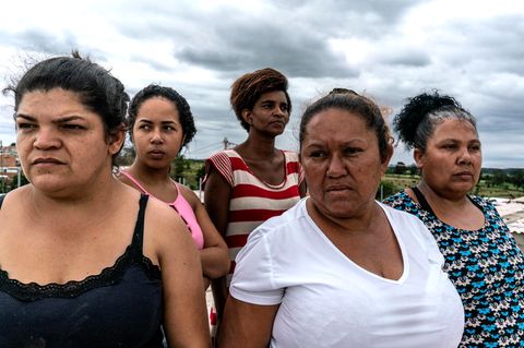 In der Favela Menino Chorão haben Frauen die Macht übernommen, angeführt von Dona Carmen (weißes T-Shirt)