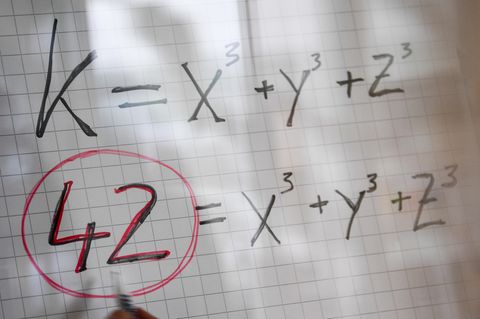 42 = x³ + y³ + z³ - gelöst wurde die Formel erst vor kurzem und mit allerhand Aufwand