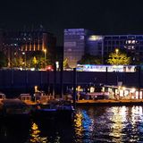 Das Foto des Note 10 wirkt deutlich mehr, als sei es in der Nacht aufgenommen. Andererseits erkennt man hier weniger Details als beim iPhone 11. Was einem mehr zusagt, ist Geschmackssache.