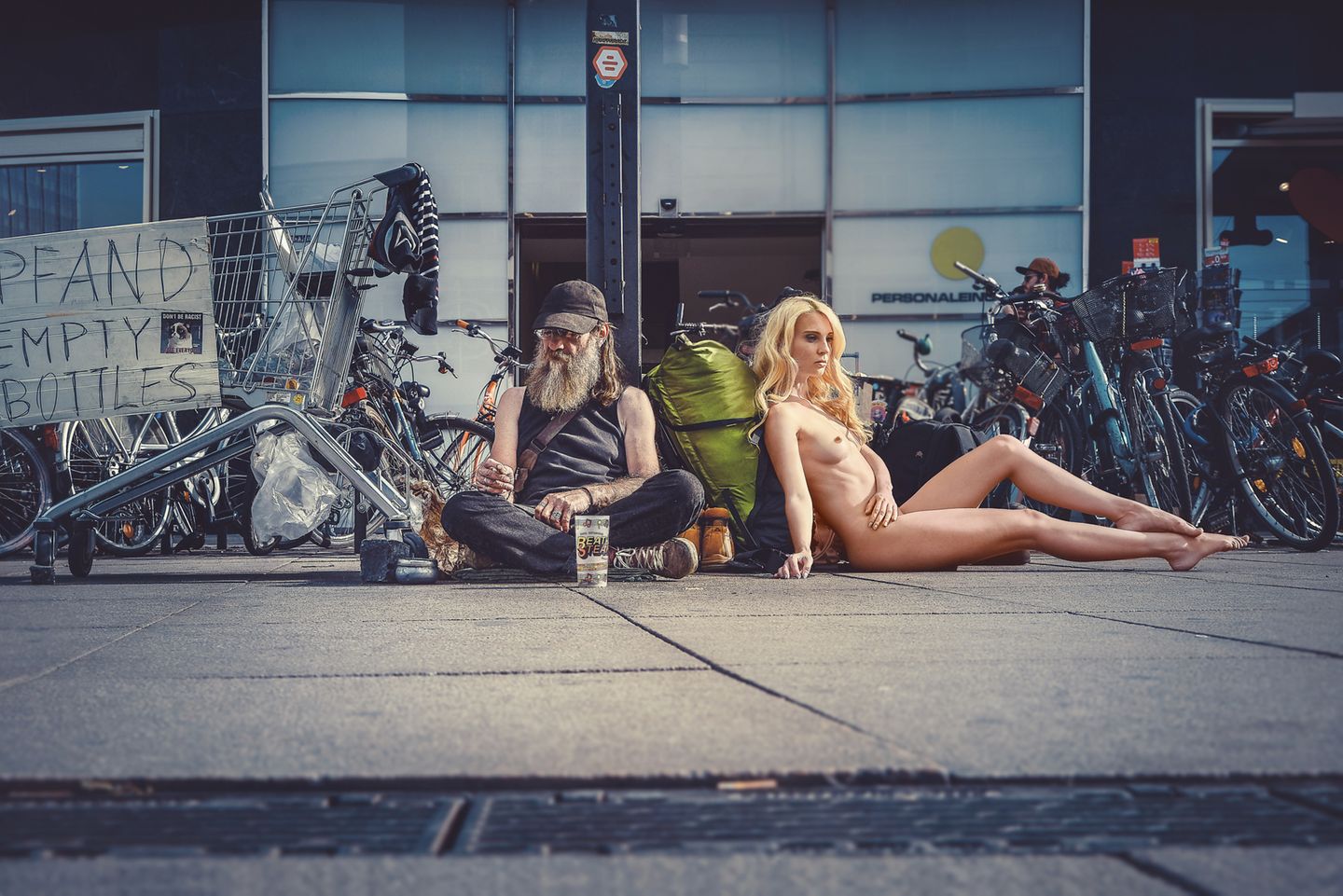 Aktfotografie: "Urban Nude": Mutige Aktfotografien im Kampf gegen den Blutkrebs