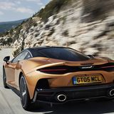 Der McLaren GT schafft eine Höchstgeschwindigkeit von 326 km/h
