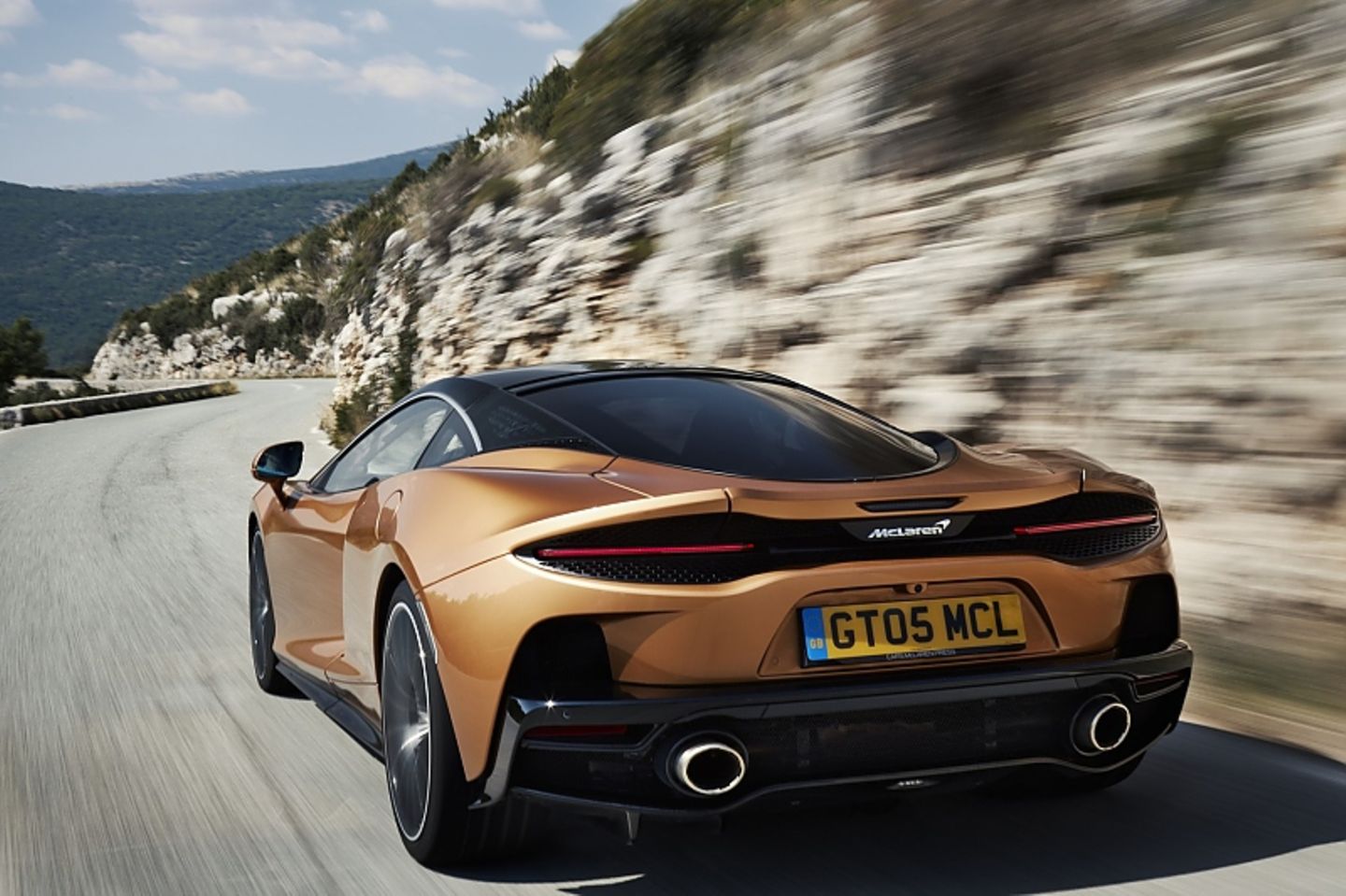 Der McLaren GT schafft eine Höchstgeschwindigkeit von 326 km/h