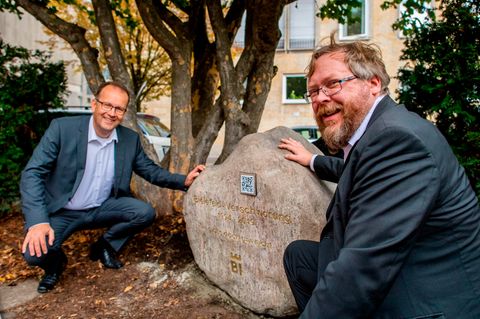 Oberbürgermeister Pit Clausen und Achim Held (r.), "Schöpfer" der "Bielefeld-Verschwörung