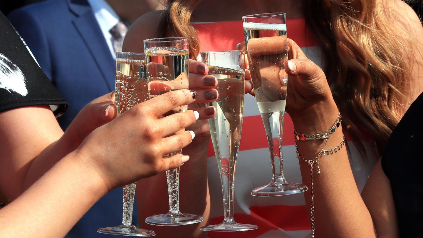 Damit auch bei einem No-Deal-Brexit die Gläser voll bleiben, füllen britische Alkohol-Importeure vorzeitig ihre Lager