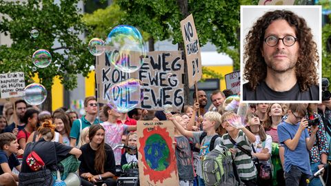 Junge Leute bei einer Klima-Demo in Berlin