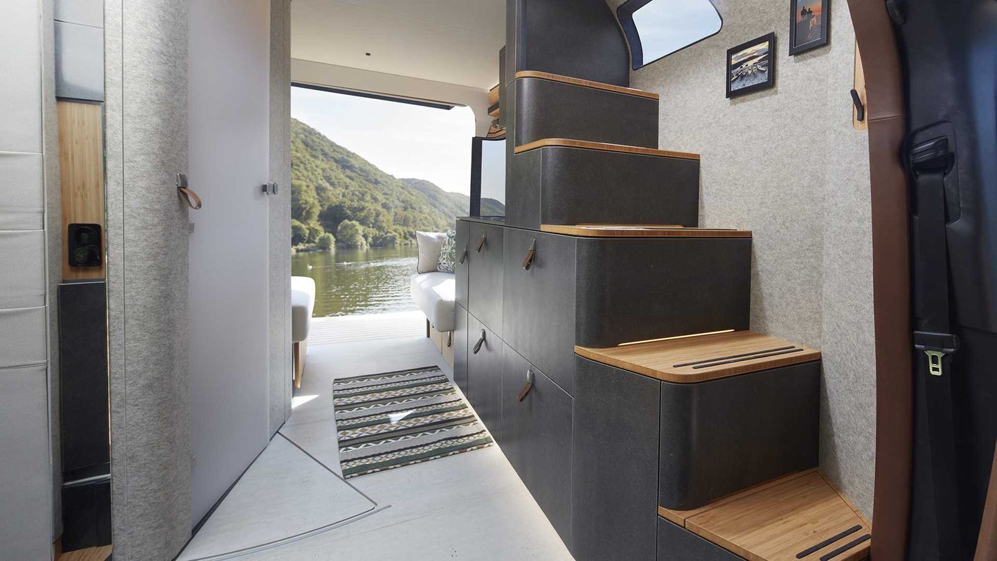 Tiny-House-Klassiker: Die Möbeltreppe führt ins Dach.