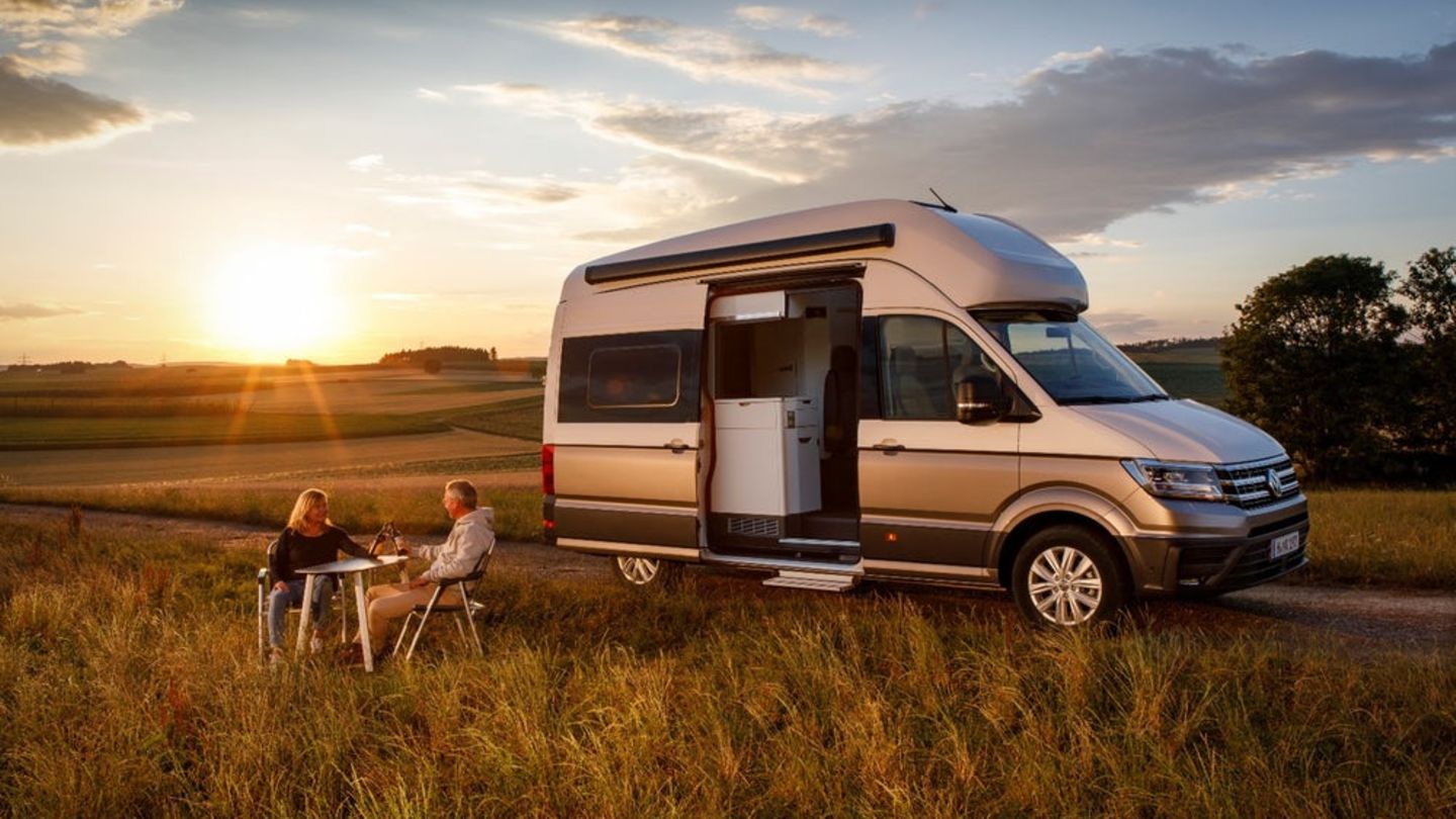 Hymer Concept Car: Lesen Sie auch: VW Grand California – das ganz große Campingerlebnis unterm Sternenhimmel Mit einem Camper auf Achse, aber doch nicht auf Komfort verzichten. Das geht nur, wenn das Mobil größer wird, als der klassische Camper von VW. Der Grand California hat diesen Platz – er baut auf dem Crafter auf Lesen Sie auch: VW Grand California – das ganz große Campingerlebnis unterm Sternenhimmel Mit einem Camper auf Achse, aber doch nicht auf Komfort verzichten. Das geht nur, wenn das Mobil größer wird, als der klassische Camper von VW. Der Grand California hat diesen Platz – er baut auf dem Crafter auf