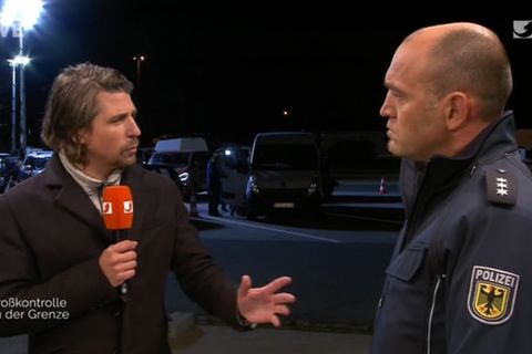 "Bundespolizei live – Großkontrolle an der Grenze": Moderator Tommy Scheel und Beamter Frank Wittig