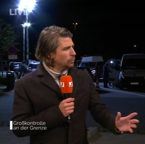 "Bundespolizei live – Großkontrolle an der Grenze": Moderator Tommy Scheel und Beamter Frank Wittig