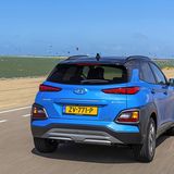 Beim Heck fallen die fehlenden Auspuff-Endrohre ins Auge