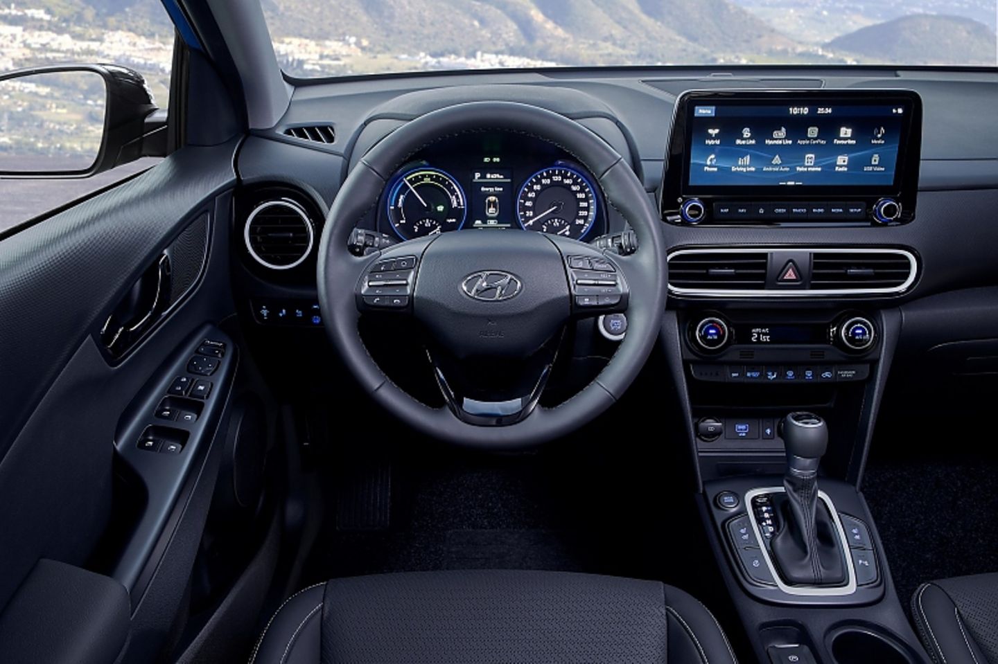 Das Cockpit wurde von den anderen Hyundai Kona-Modellen übernommen