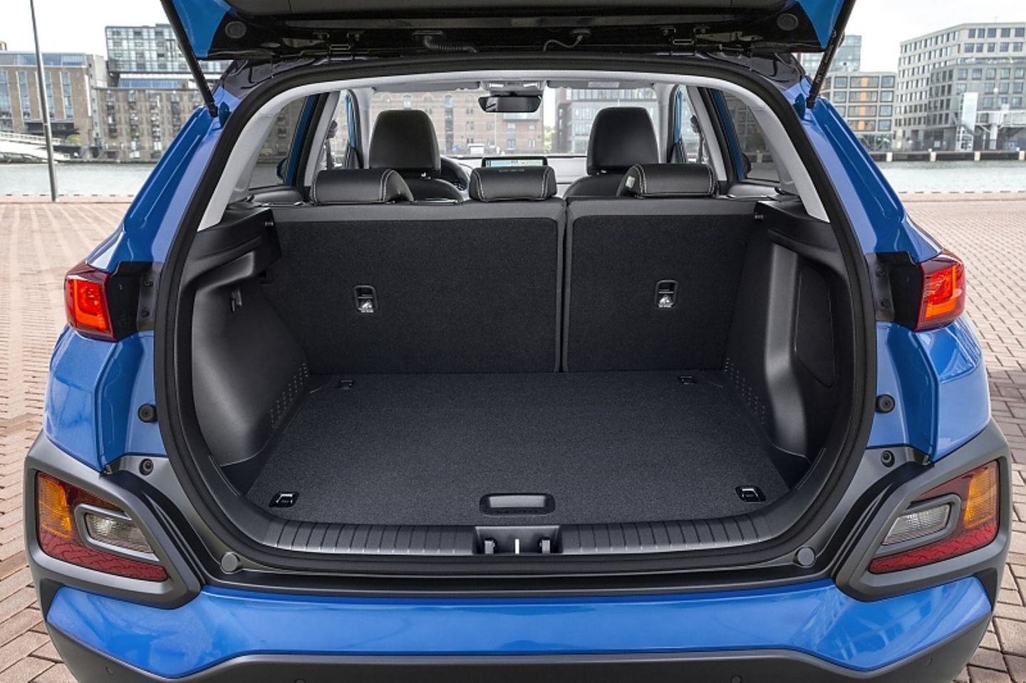 Der Hyundai Kona Hybrid hat ein Kofferraum-Volumen von 361 bis 1.143 Litern