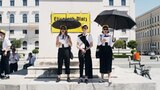 Ihre Liedtexte singen die Burschen auf die Melodie von Beethovens 9. Sinfonie