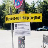 Etwas Klebeband, schon hat München eine weibliche Straße mehr