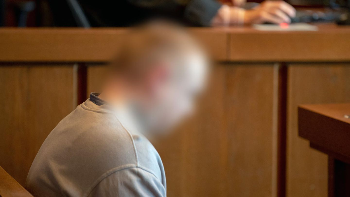 Die Staatsanwaltschaft wirft dem Angeklagten versuchten Mord in drei Fällen vor