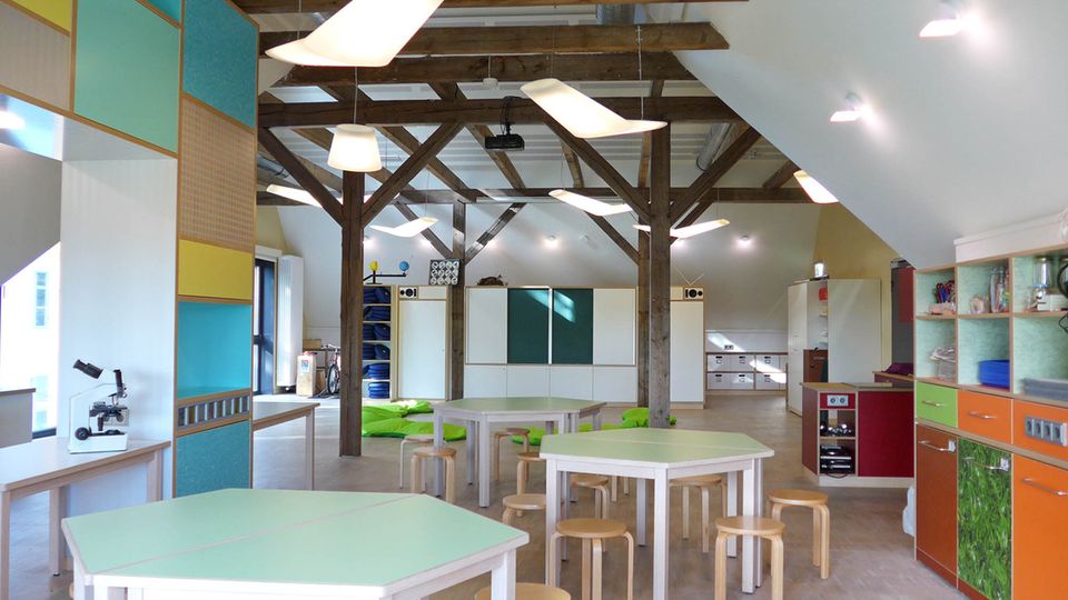 Die KinderForscherWerkstatt im Stallgebäude des Gut Karlshöhe Die KinderForscherWerkstatt im Stallgebäude des Gut Karlshöhe
