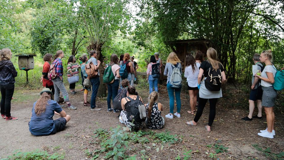 Eine Geländeführung auf dem Gut Karlshöhe Eine Geländeführung auf dem Gut Karlshöhe