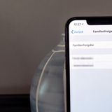 Automatischer Hotspot   Unterwegs und kein Datenvolumen? Alle Accounts, die in einer Familiengruppe zusammengefasst sind, haben bei Bedarf automatisch Zugang zum persönlichen Hotspot. Die Option findet sich in den Einstellungen und "Persönlicher Hotspot" und "Familienfreigabe".