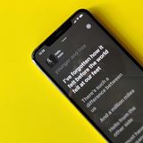 Karaoke-Modus  Lässt man sich den Liedtext eines Songs in Apple Music anzeigen, gibt es die Lyrics nun passend zum Lied. Dem Mitgrölen auf der nächsten Karaoke-Party steht also nichts mehr im Weg.