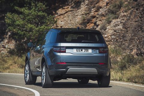 Der neue Land Rover Discovery Sport mit neuer Lichtsignatur hinten