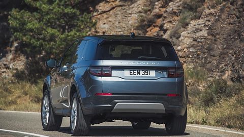Der neue Land Rover Discovery Sport mit neuer Lichtsignatur hinten