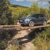 Auch auf schmalen Pfaden sicher unterwegs: Der neue Land Rover Discovery Sport