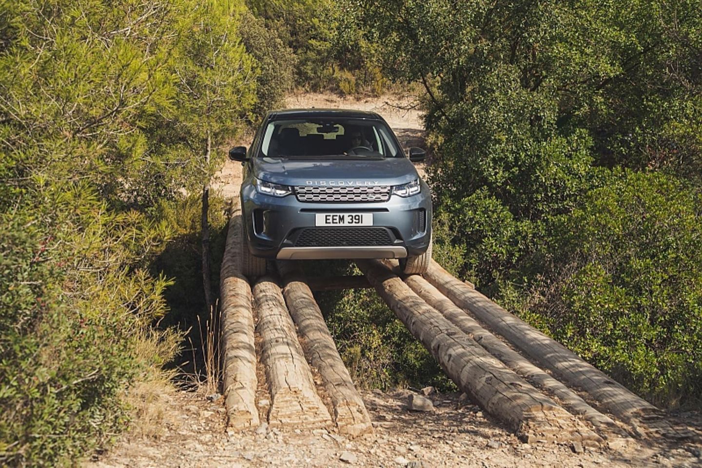 Kameras helfen beim neuen Land Rover Discovery Sport, in der Spur zu bleiben